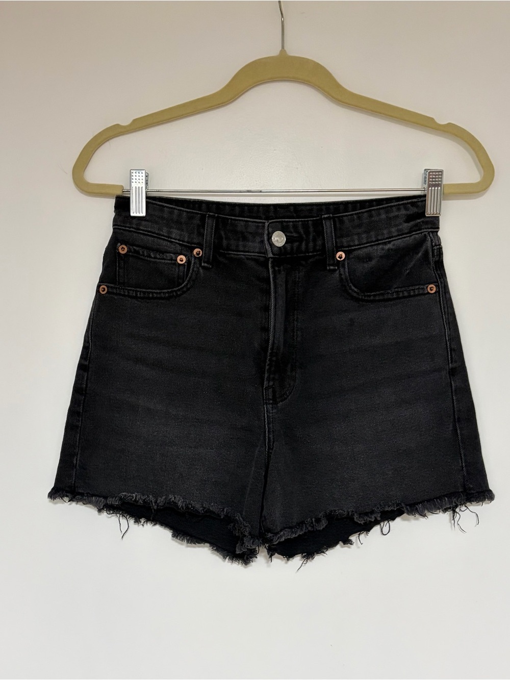 American Eagle Women’s Black Wash Highest Rise 90s Boyfriend Short Size 2